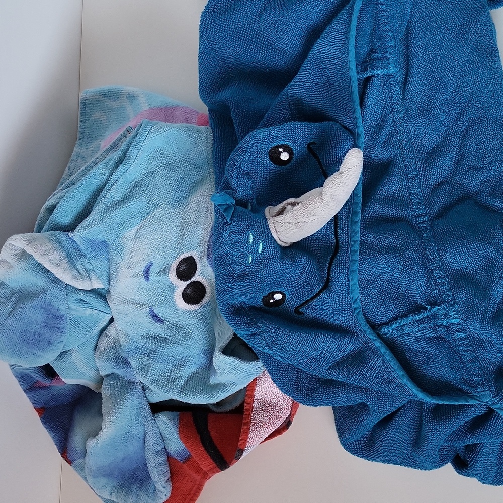 LOT of 2 Hooded towels for kids
